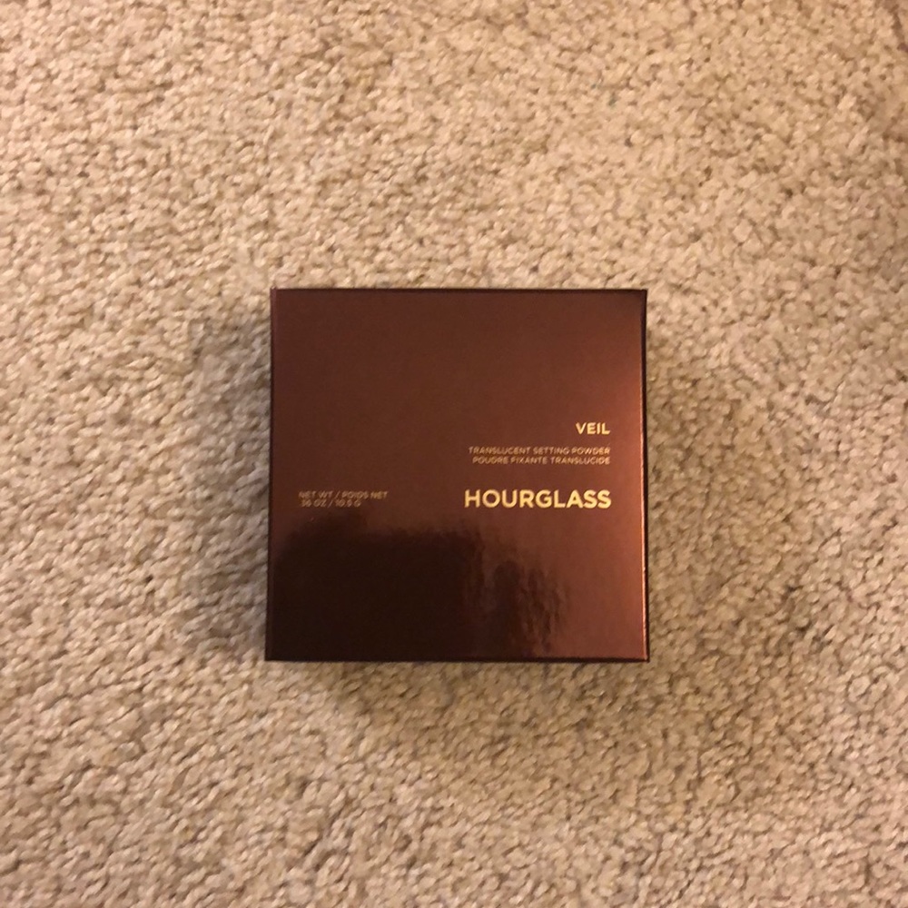 NEW Hourglass Veil translucent setting powder